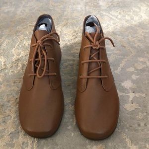 Aerosoles dark tan leather ankle boots size 8